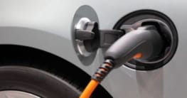 Aufladen eines Hybridautos